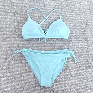 🏝️ 👙 💦 Athleta aqua bikini is sold as a set! both small.